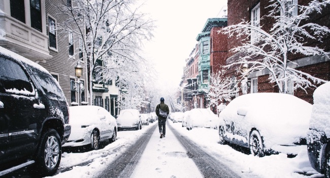 Who will be held liable for icy sidewalk slip and fall injuries in Ontario?